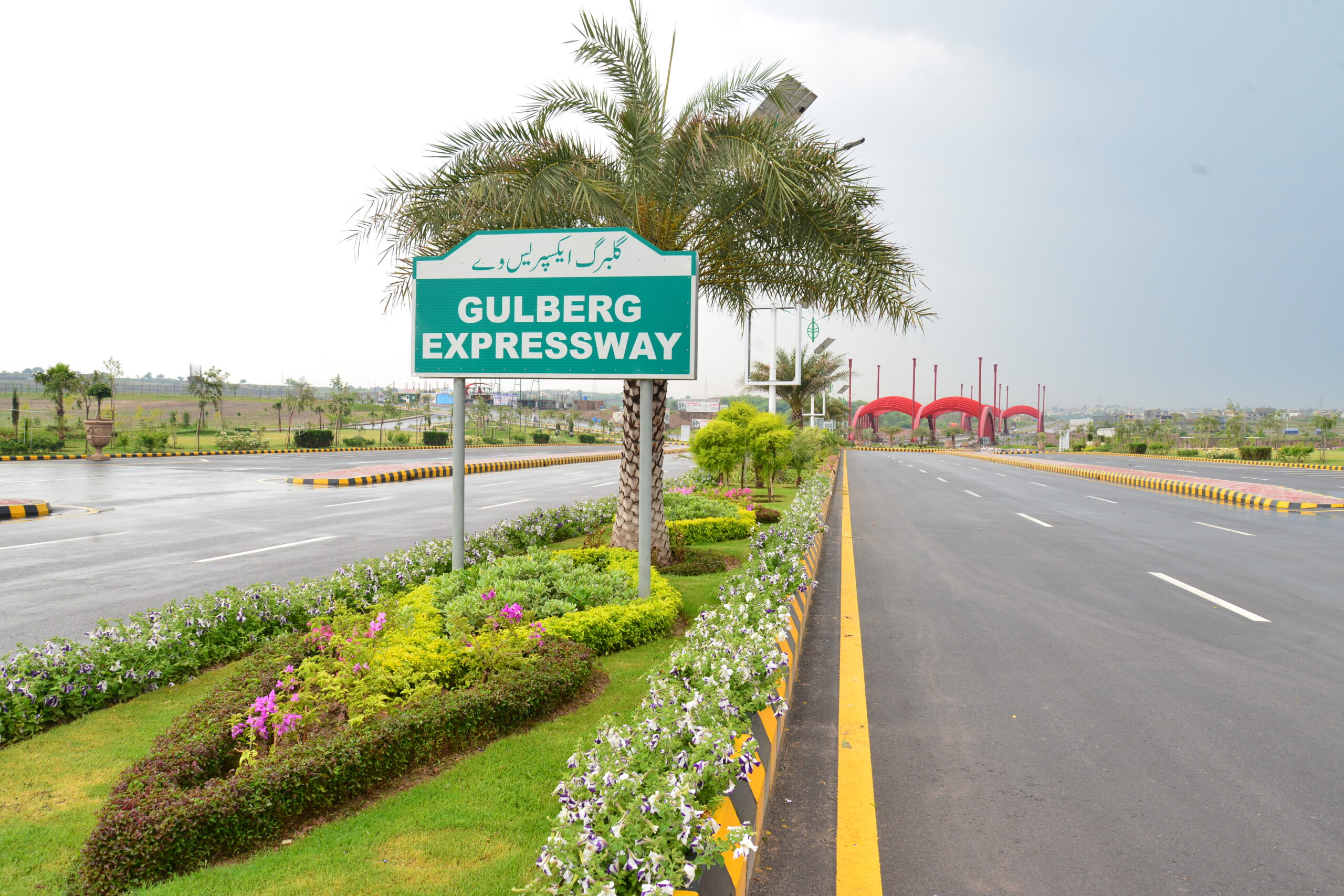Entrance boulevard planting